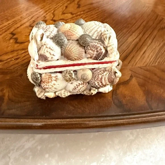 vintage shell trinket box - Picture 2 of 7
